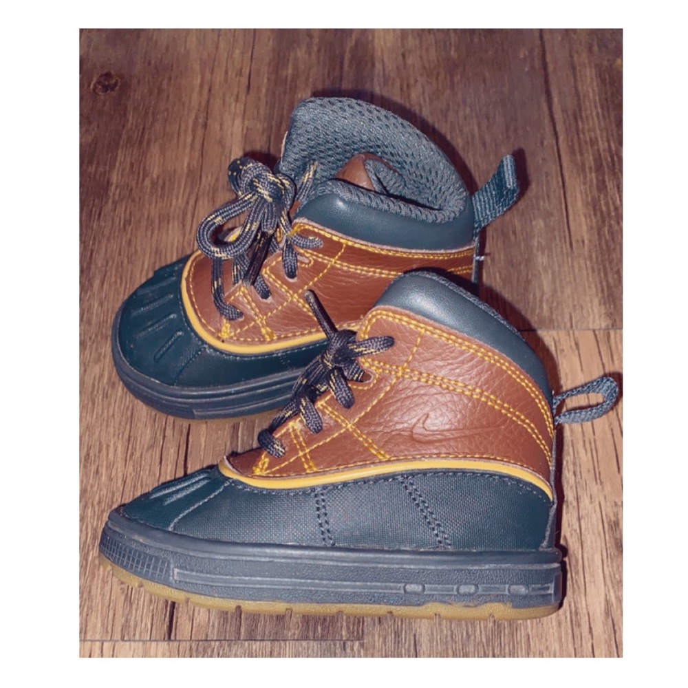 Nike Toddler Woodside Boots Size 5